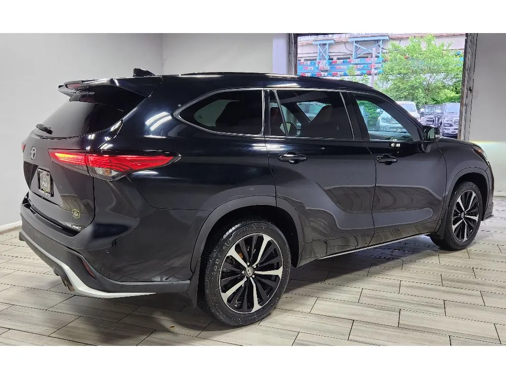 More photos of 2021 Toyota Highlander XSE at Torresdale Ave, PA