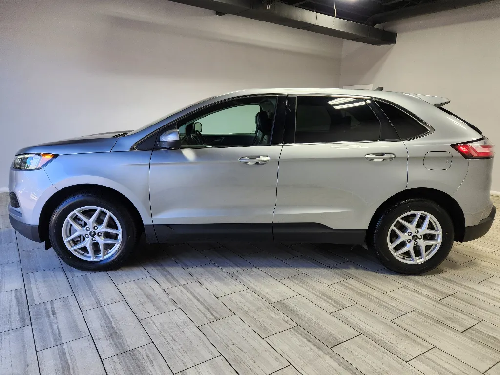 Photos of 2024 Ford Edge SEL for sale in Philadelphia, PA at Torresdale Ave
