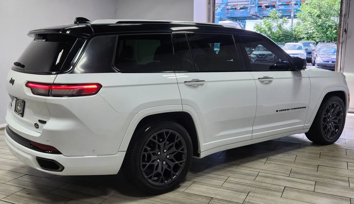 More photos of 2023 Jeep Grand Cherokee L Summit Reserve 4x4 at Torresdale Ave, PA