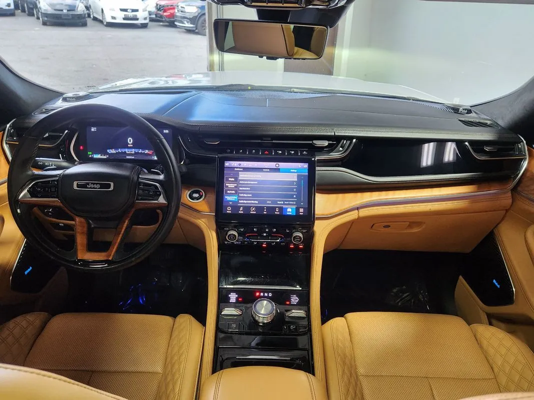 Jeep Grand Cherokee L photo 18
