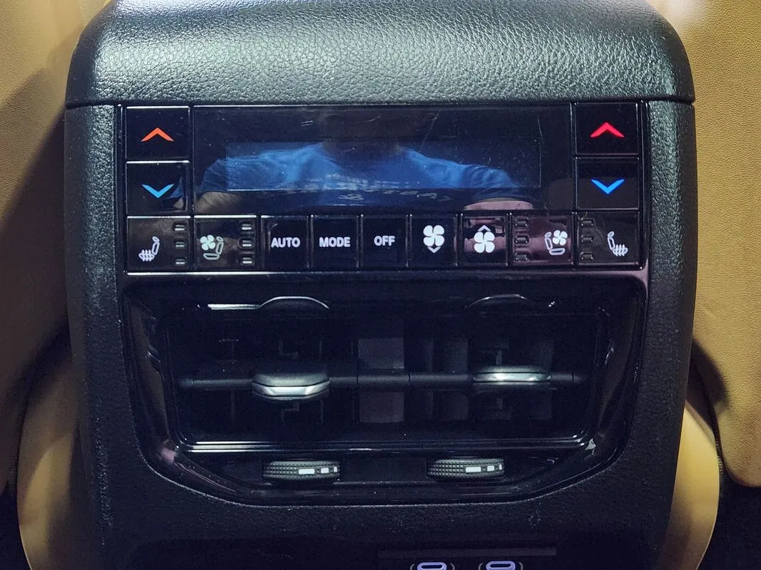 Jeep Grand Cherokee L photo 17