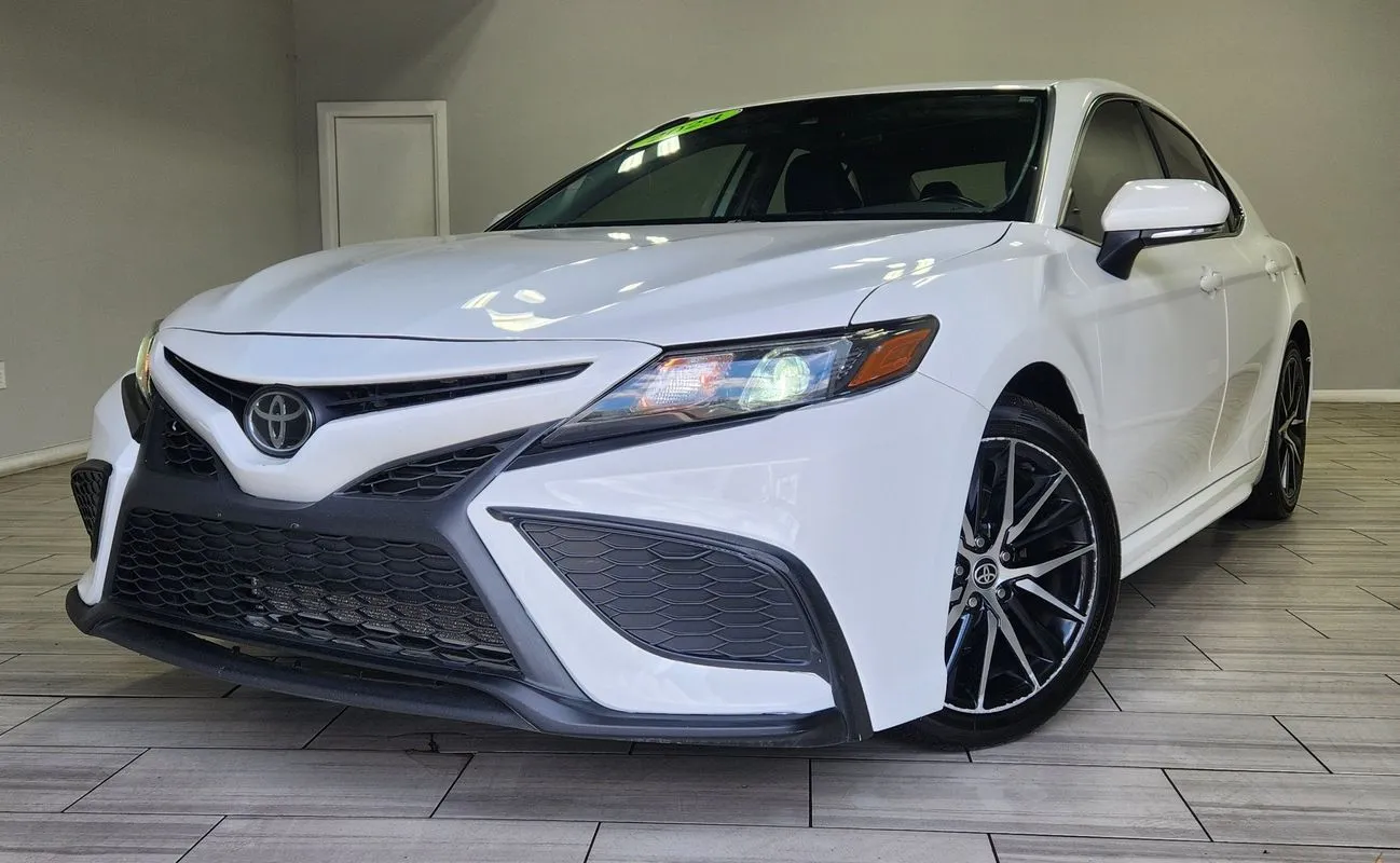 White 2023 Toyota Camry SE AWD for sale in Philadelphia, PA