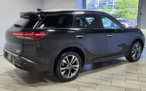 More photos of 2023 INFINITI QX60 LUXE AWD at Torresdale Ave, PA
