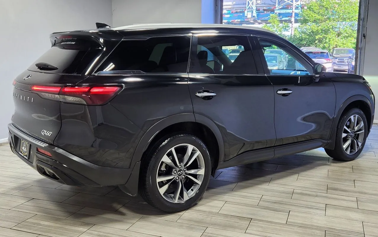 More photos of 2023 INFINITI QX60 LUXE AWD at Torresdale Ave, PA