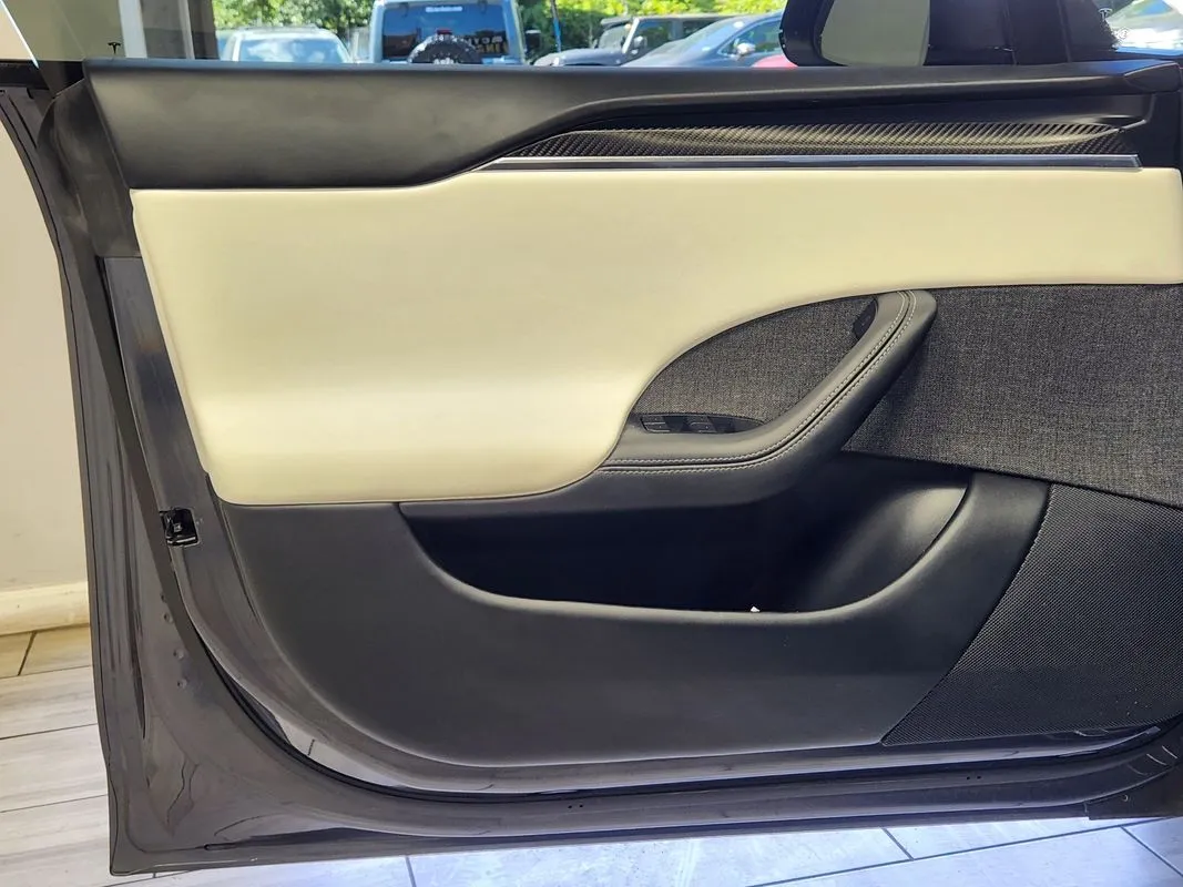 Tesla Model S photo 10