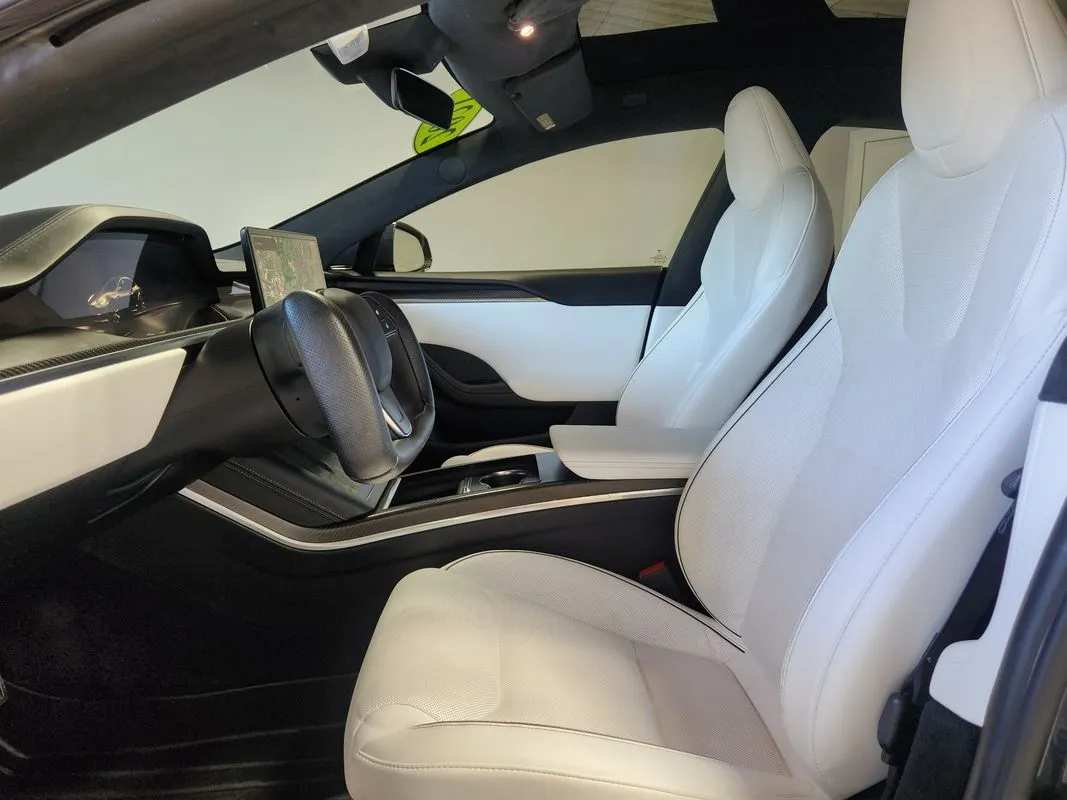 Tesla Model S photo 11