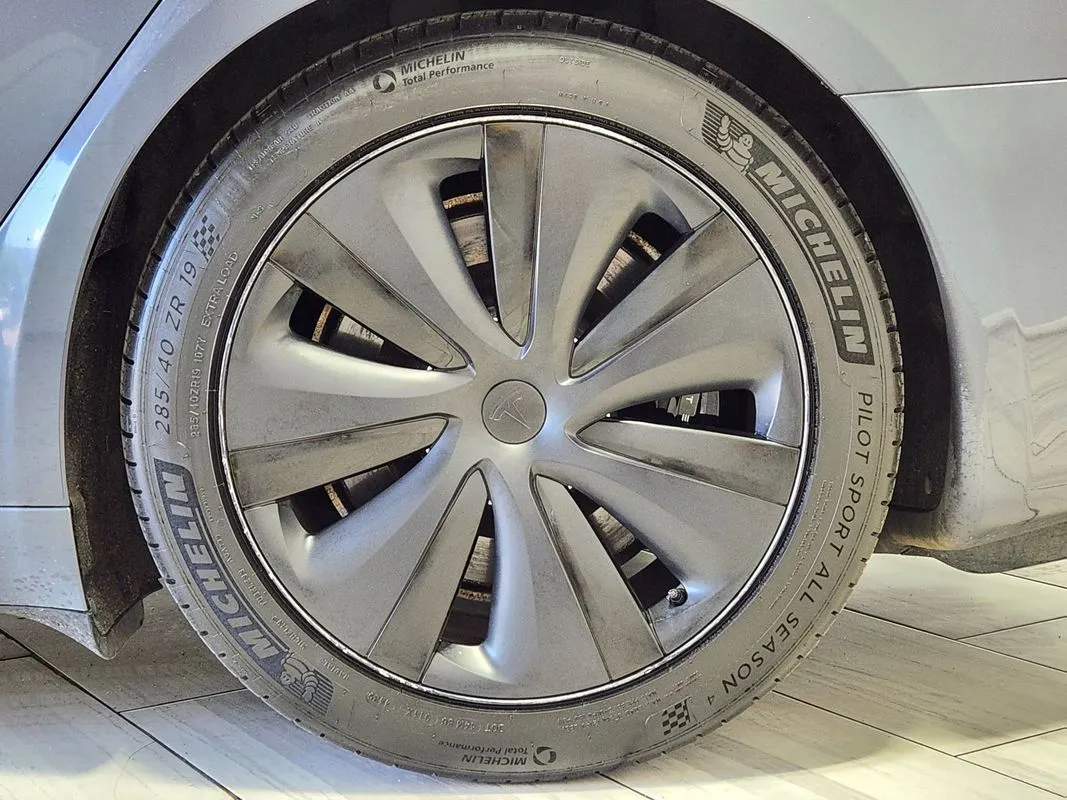 Tesla Model S photo 9