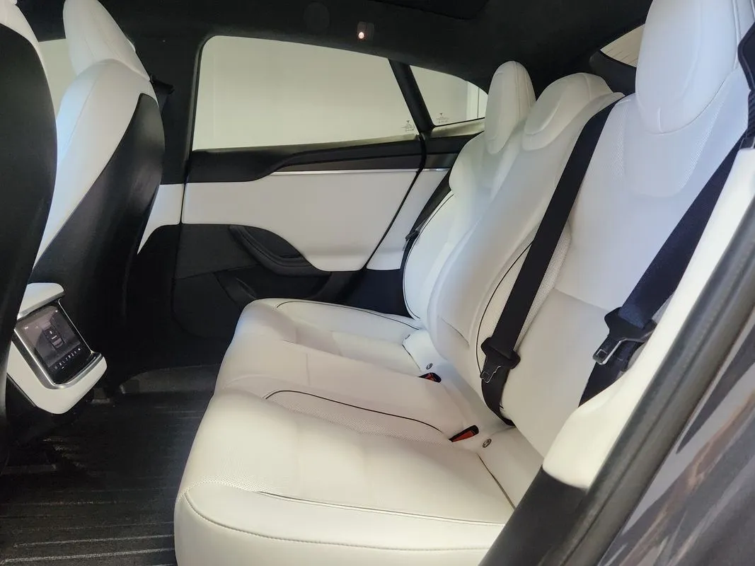 Tesla Model S photo 13