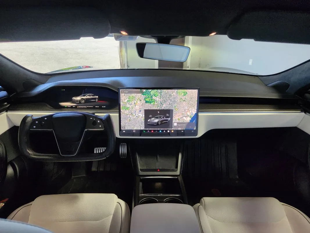 Tesla Model S photo 17