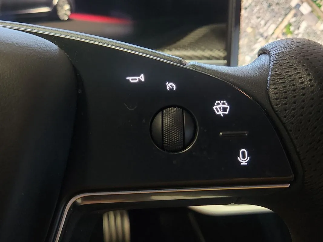 Tesla Model S photo 19