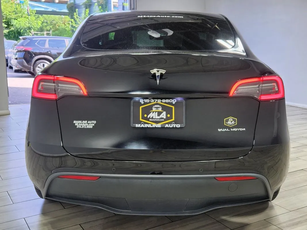 More photos of 2022 Tesla Model Y Long Range Dual Motor All-Wheel Drive at Torresdale Ave, PA