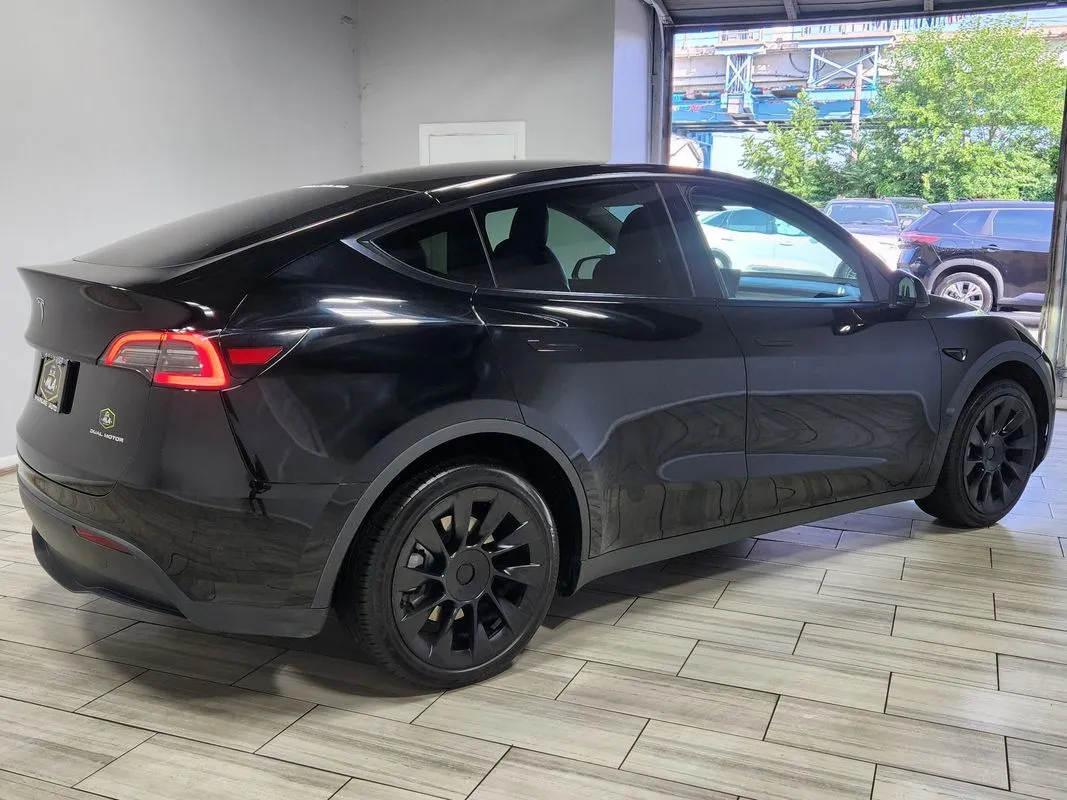 More photos of 2022 Tesla Model Y Long Range Dual Motor All-Wheel Drive at Torresdale Ave, PA