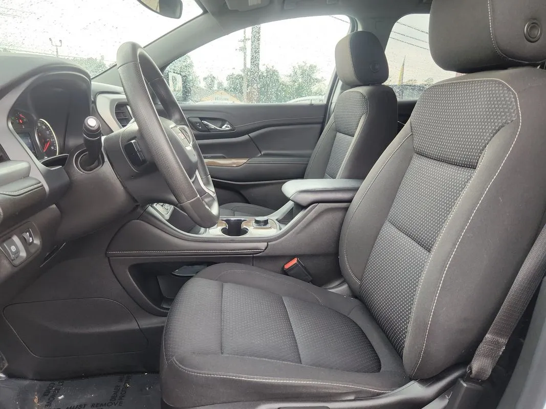 GMC Acadia photo 11