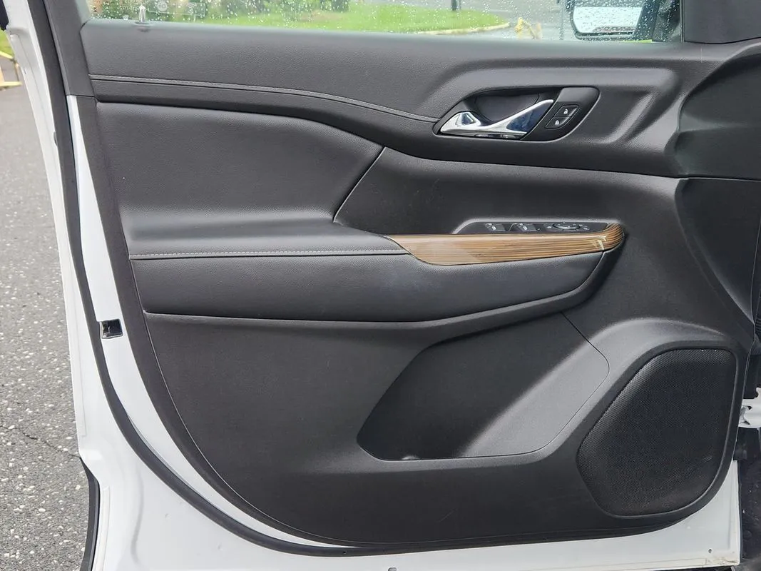GMC Acadia photo 10