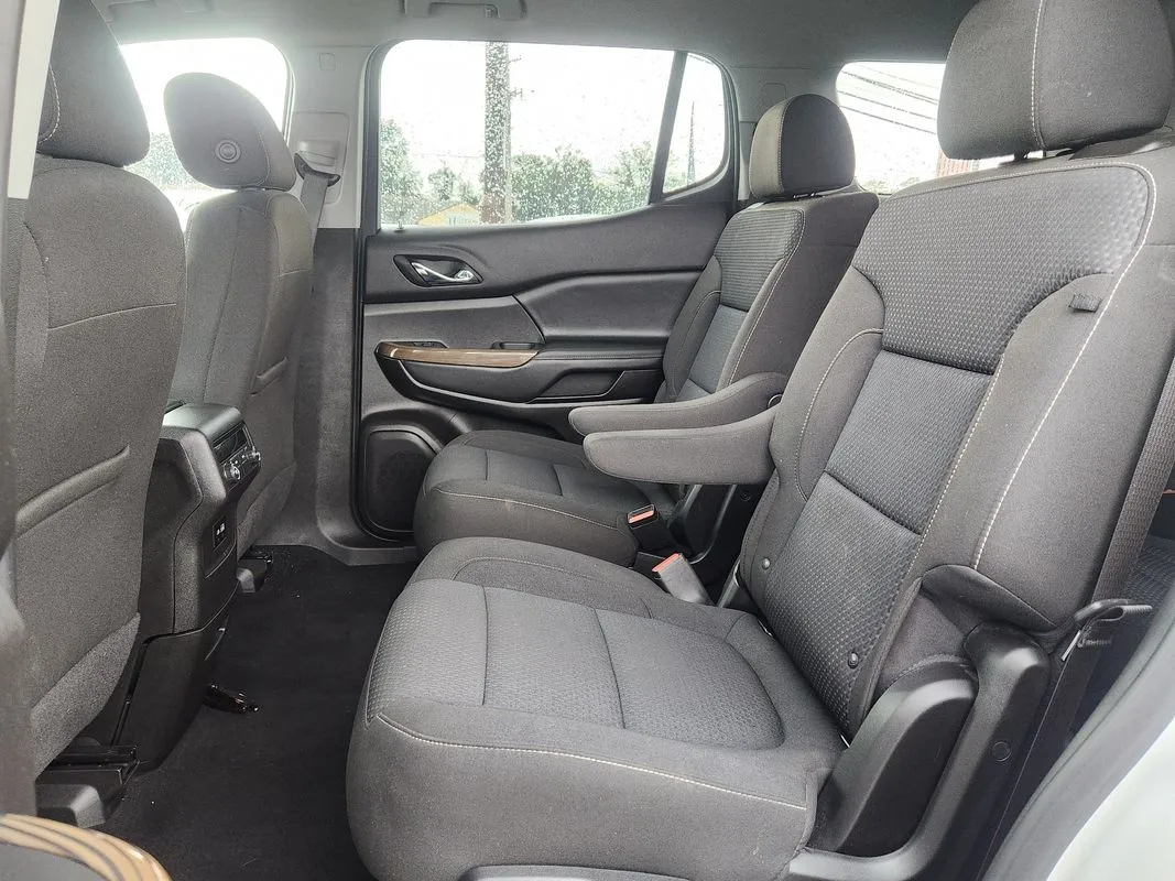 GMC Acadia photo 13