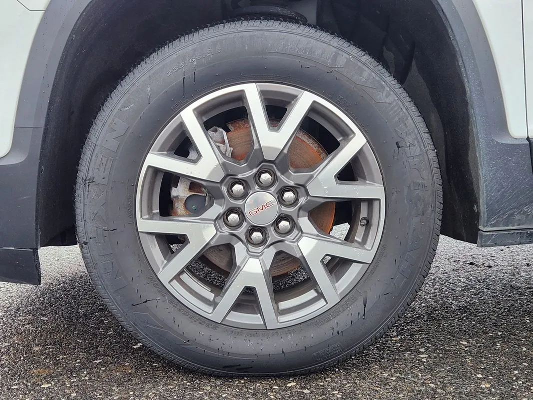 GMC Acadia photo 9