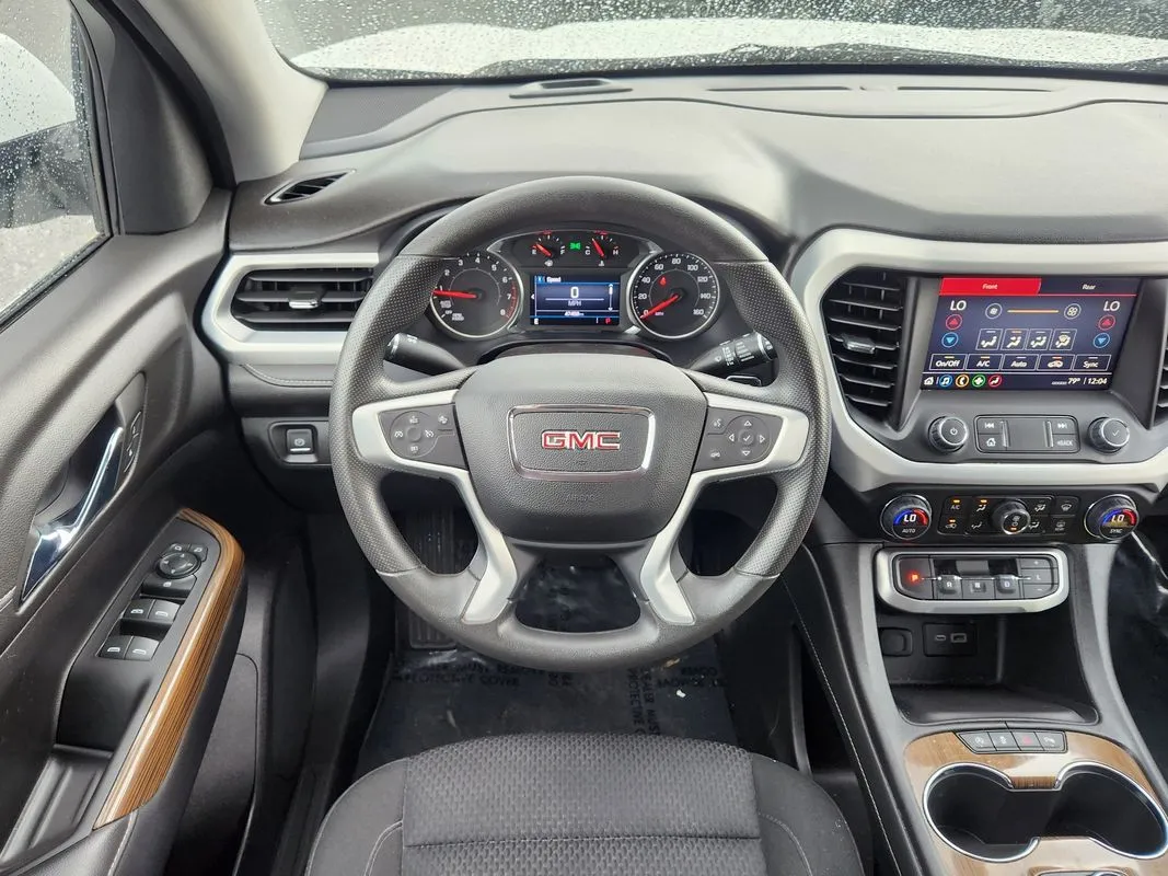 GMC Acadia photo 17