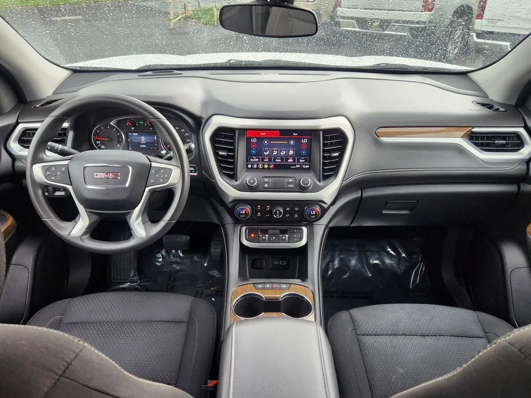 GMC Acadia photo 16