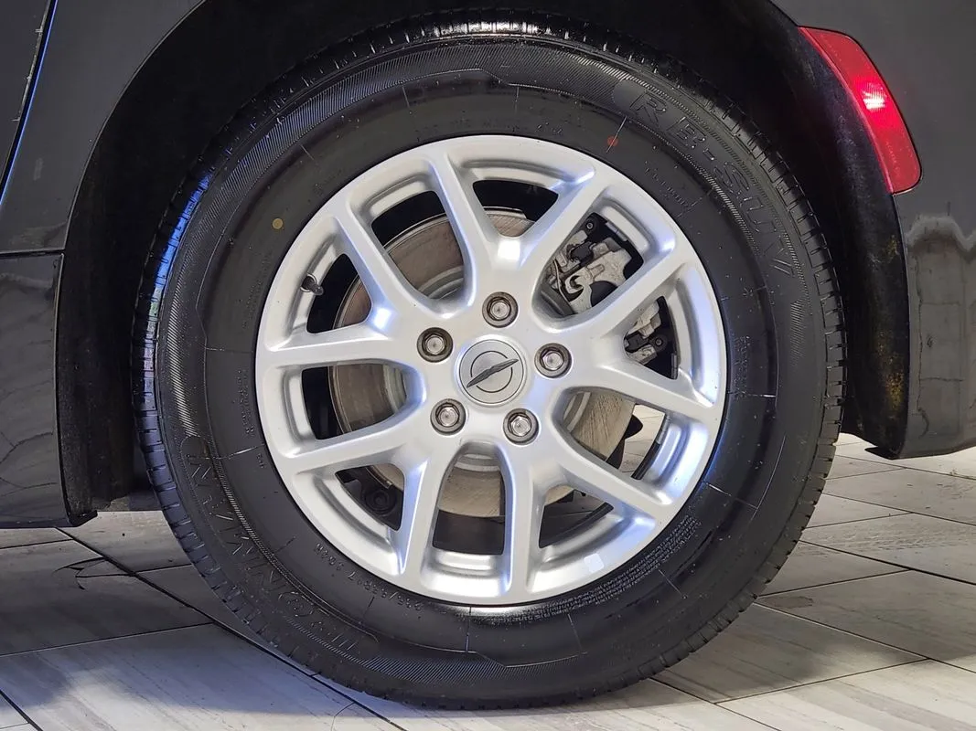 Chrysler Pacifica photo 9