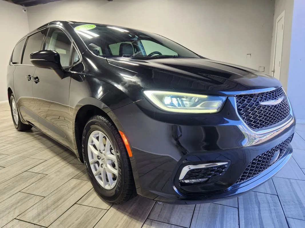 Chrysler Pacifica photo 7