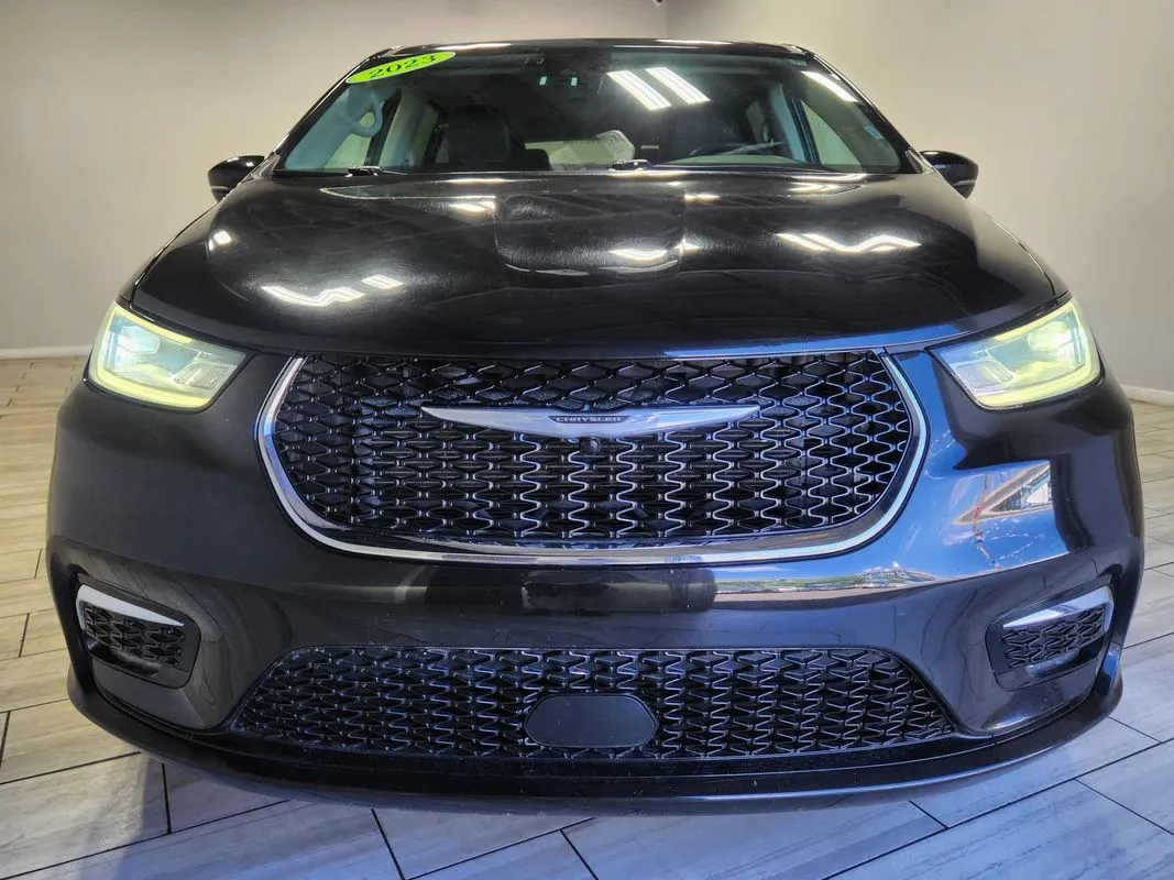Chrysler Pacifica photo 8
