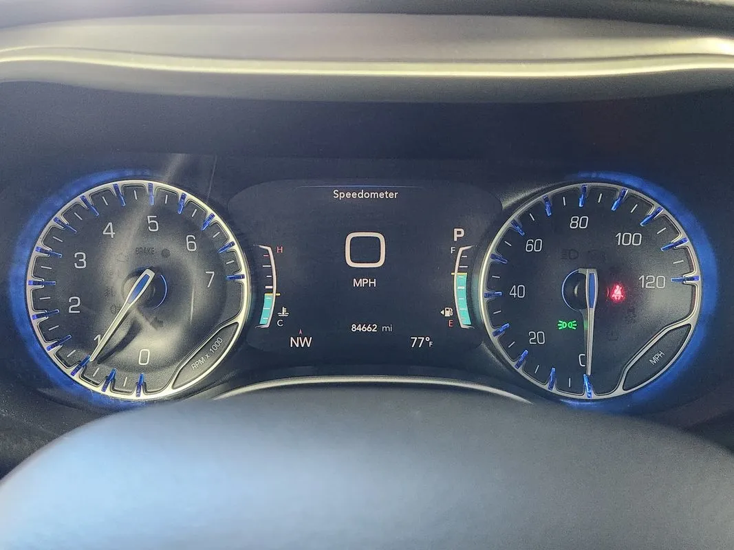 Chrysler Pacifica photo 18