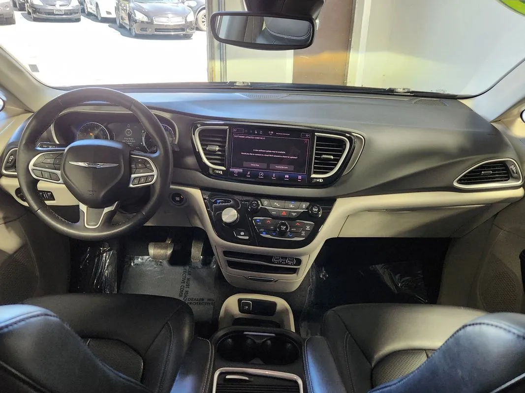 Chrysler Pacifica photo 15