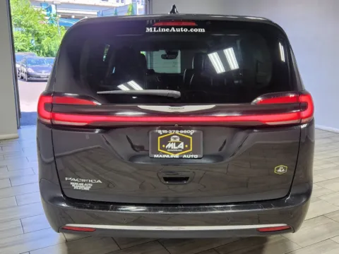 More photos of 2023 Chrysler Pacifica Touring L at Torresdale Ave, PA