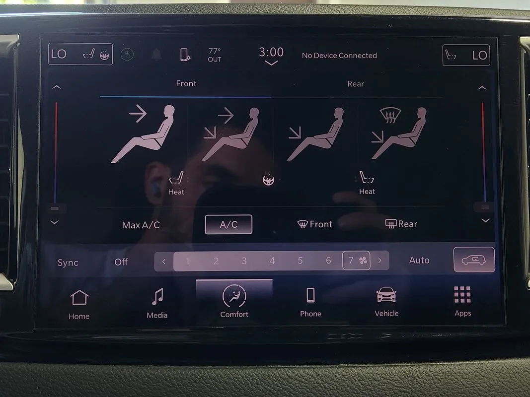 Chrysler Pacifica photo 20