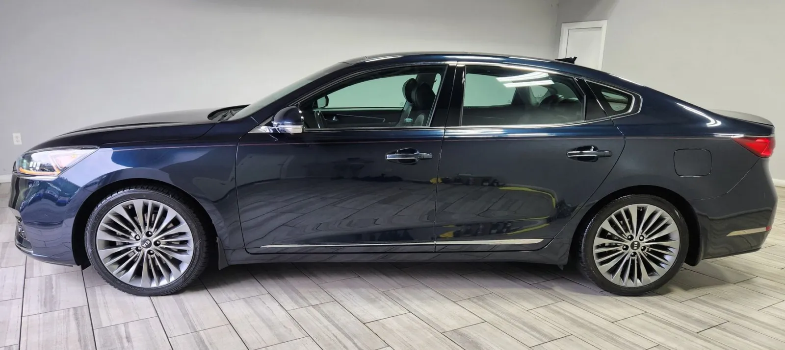 Photos of 2017 Kia Cadenza Limited for sale in Philadelphia, PA at Torresdale Ave