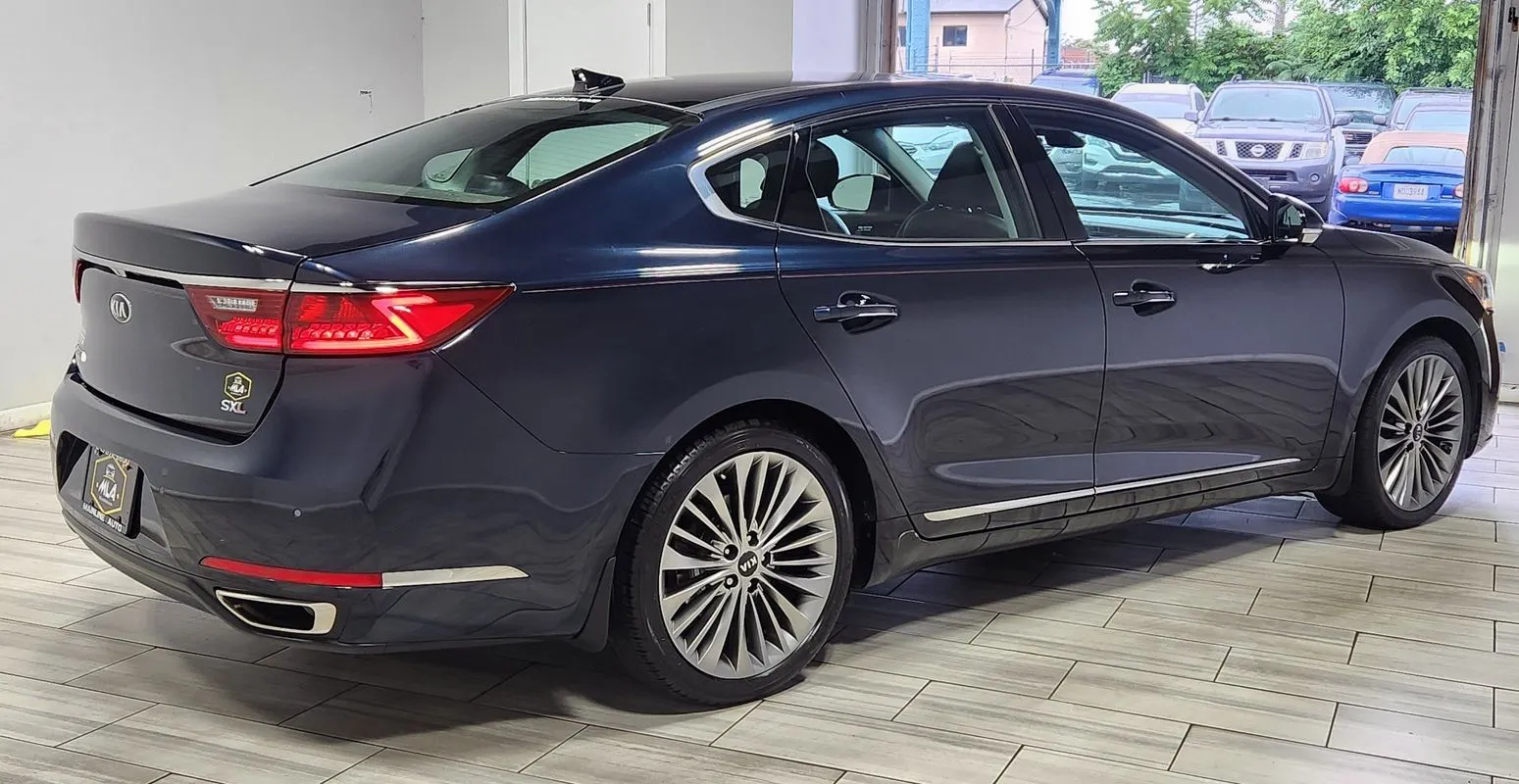 More photos of 2017 Kia Cadenza Limited at Torresdale Ave, PA
