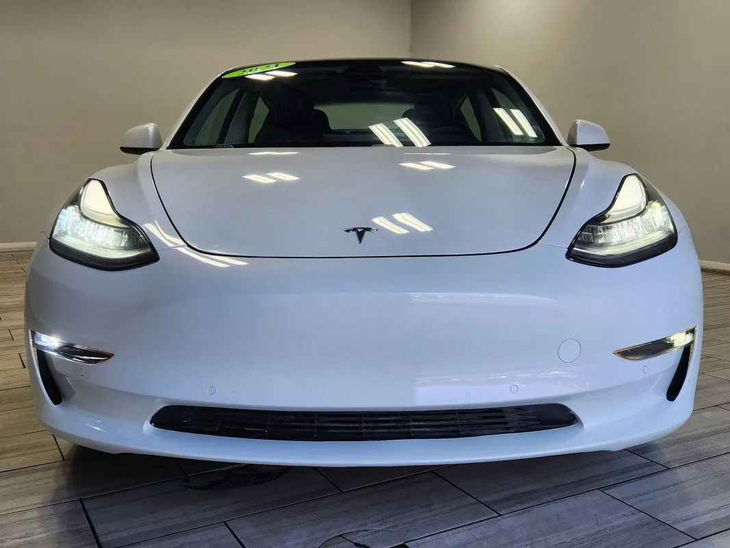 Tesla Model 3 photo 9