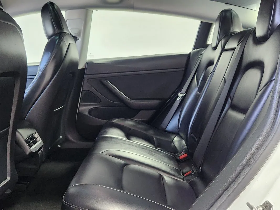 Tesla Model 3 photo 14