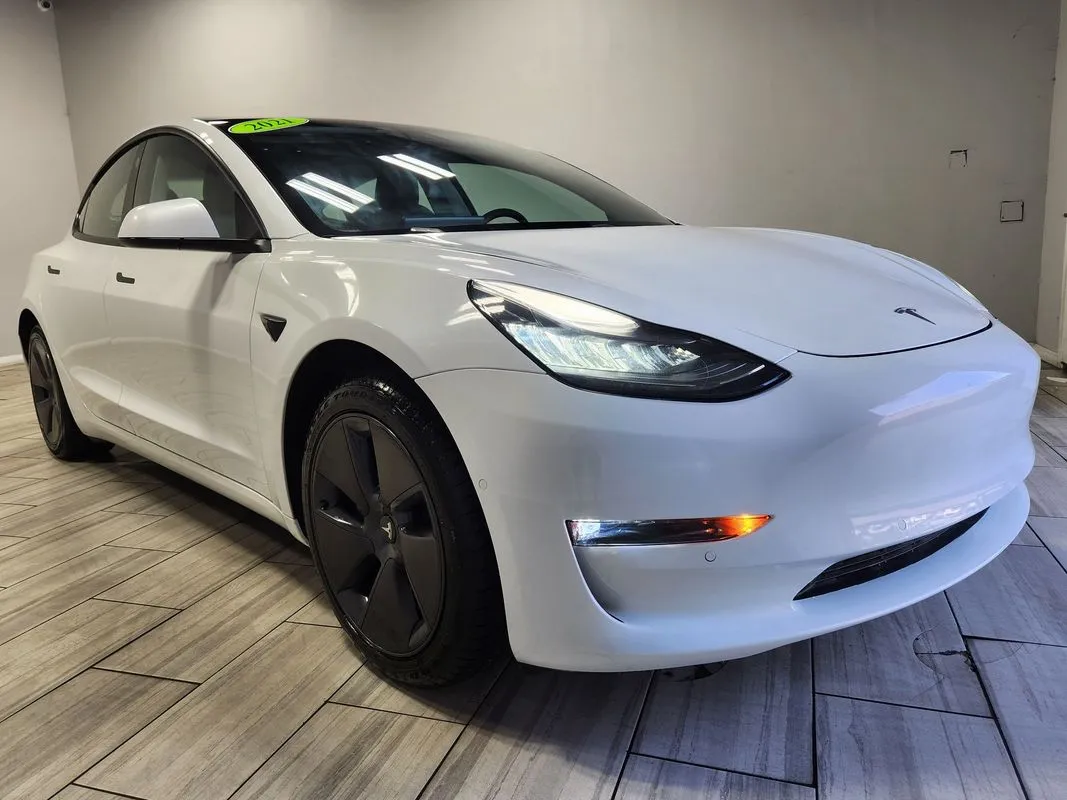 Tesla Model 3 photo 7