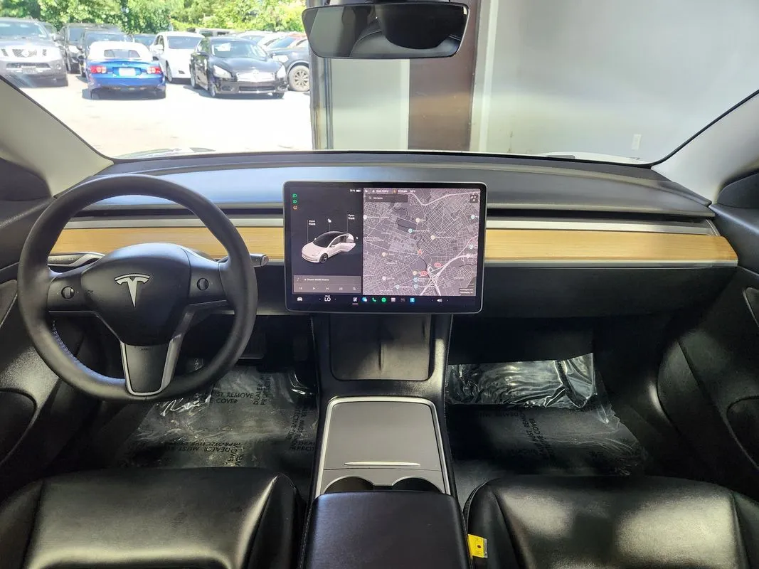 Tesla Model 3 photo 17