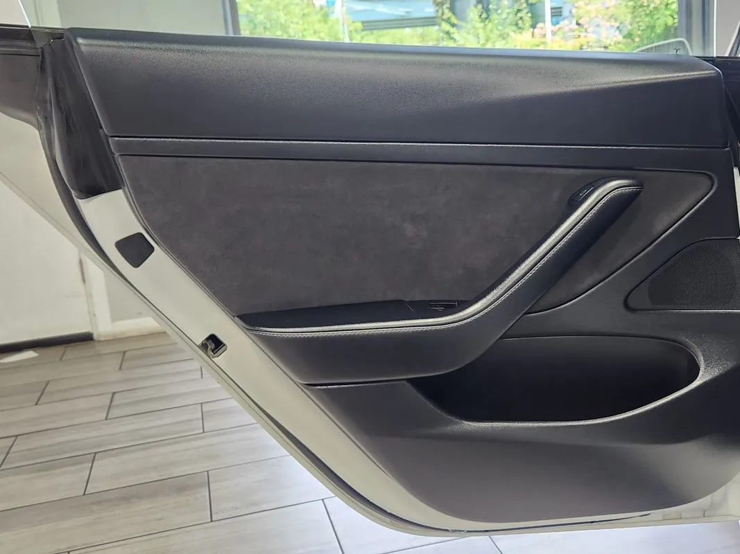 Tesla Model 3 photo 13