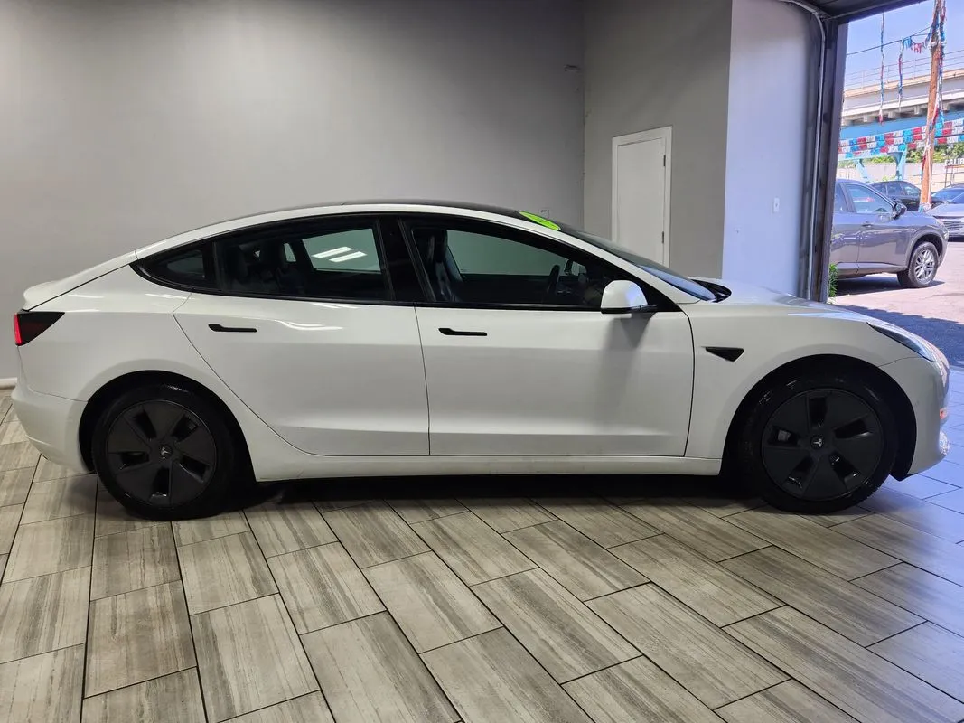 Tesla Model 3 photo 6
