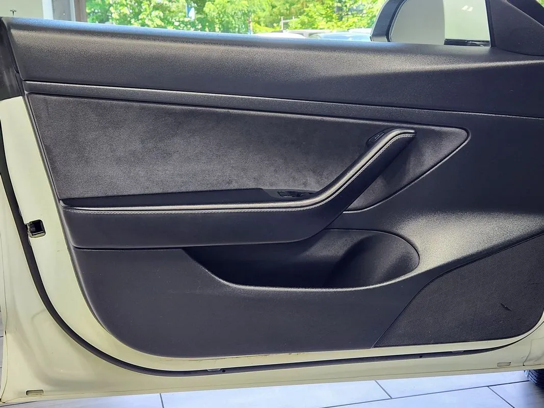 Tesla Model 3 photo 11