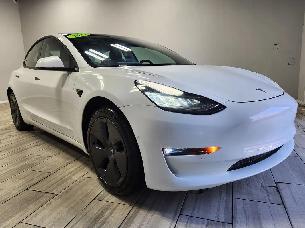 Tesla Model 3 photo 8