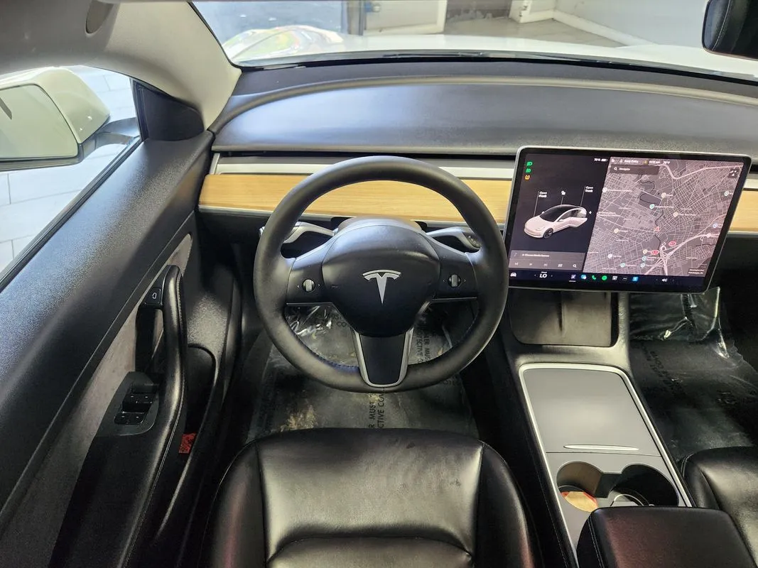 Tesla Model 3 photo 18