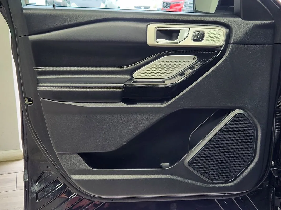 2022 Ford Explorer ST - Photo 10