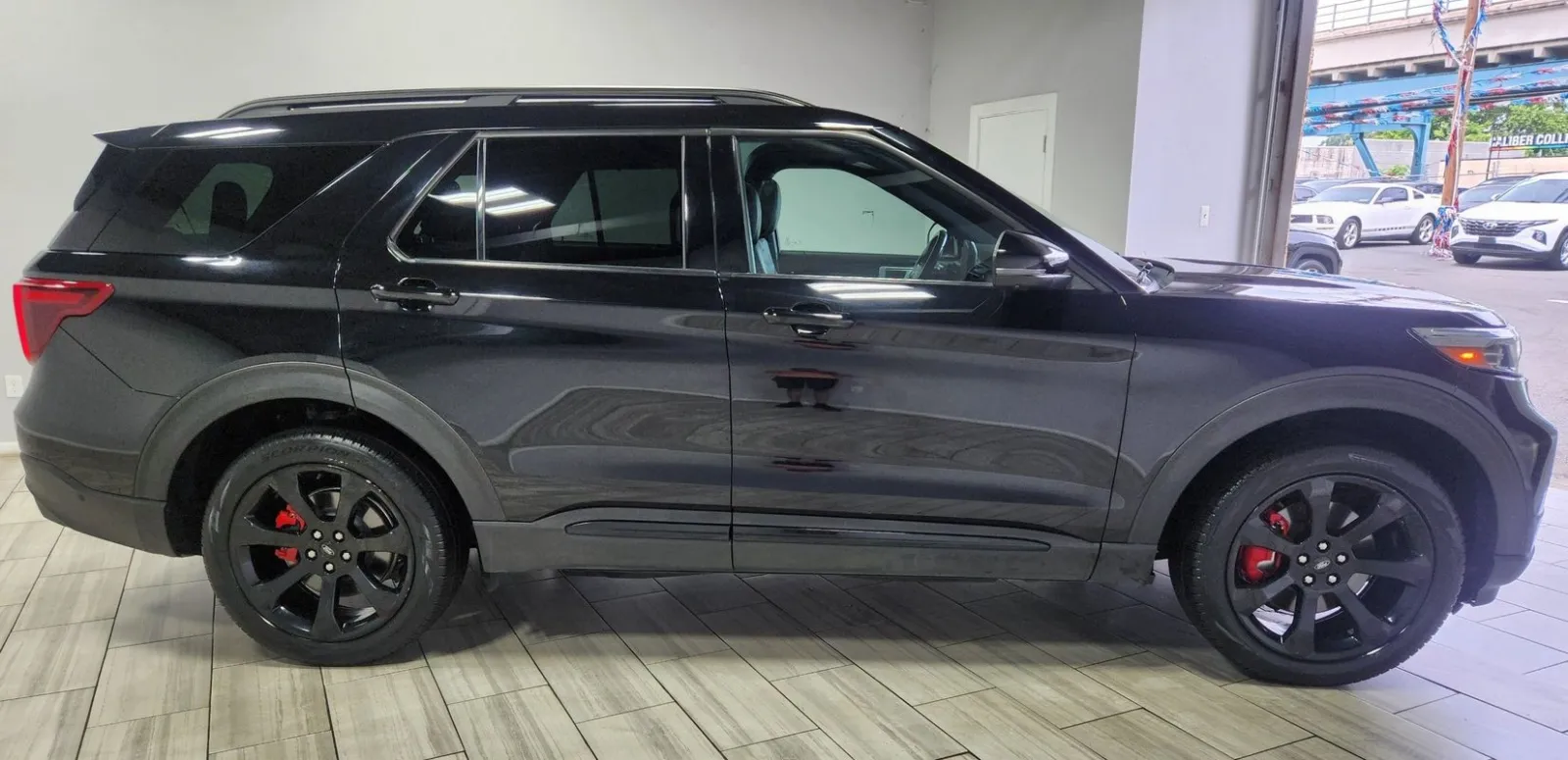 2022 Ford Explorer ST - Photo 6