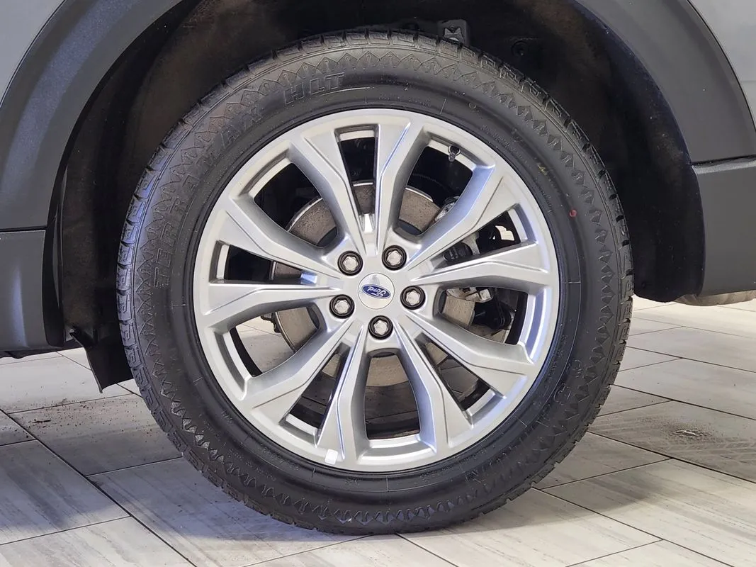 Ford Explorer photo 10