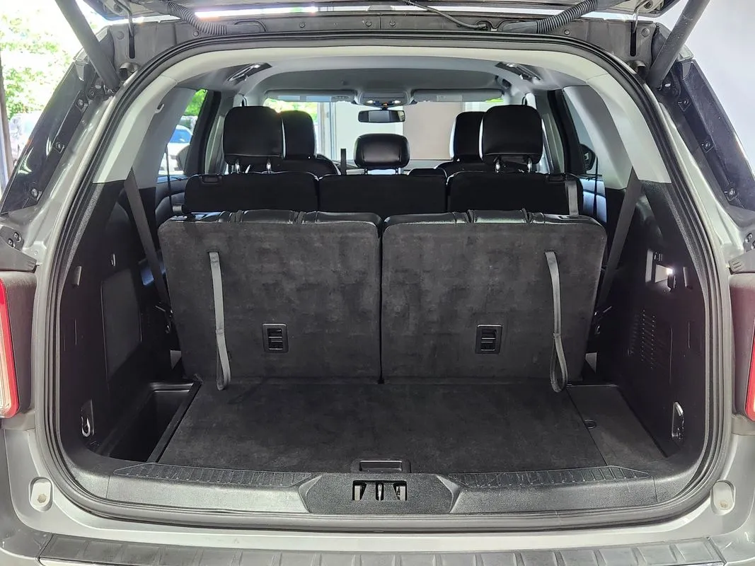 Ford Explorer photo 16