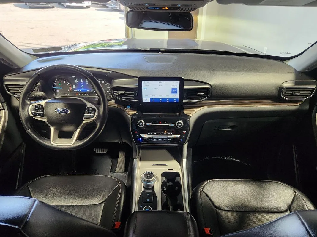 Ford Explorer photo 17