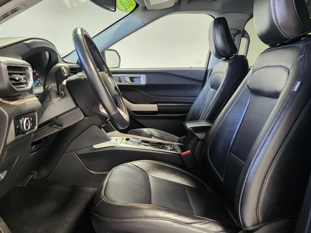 Ford Explorer photo 12
