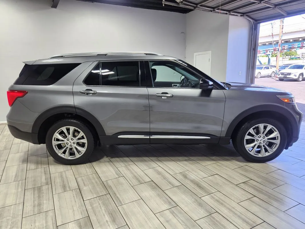 Ford Explorer photo 7