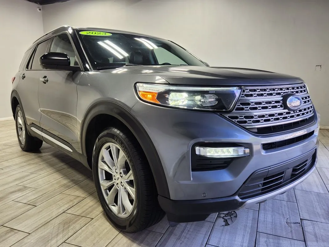 Ford Explorer photo 8