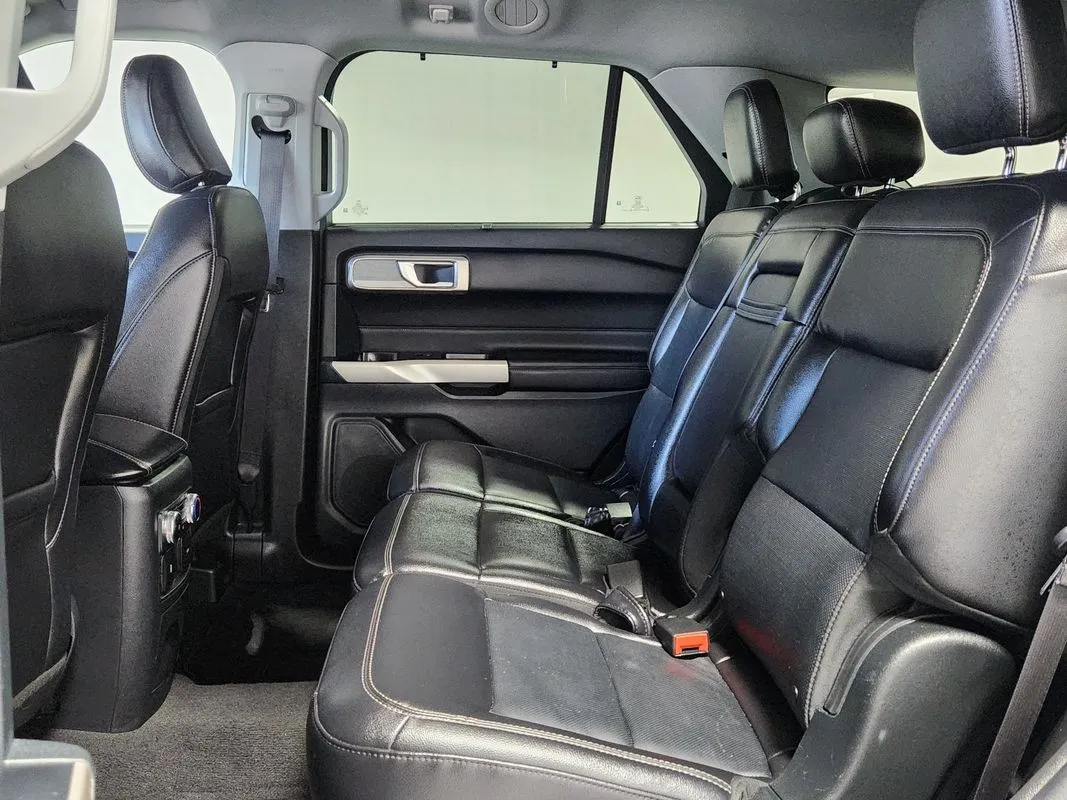 Ford Explorer photo 14