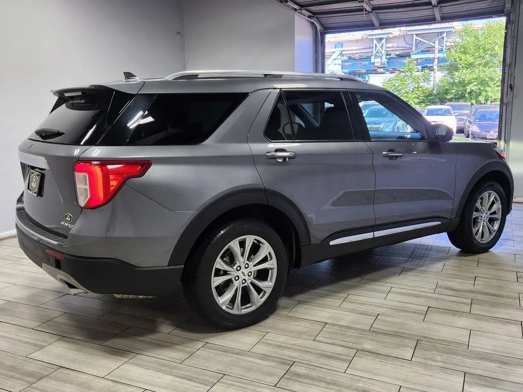 Ford Explorer photo 6